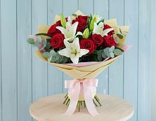 Букет цветов из:  Лилии и Розы в Мурманске