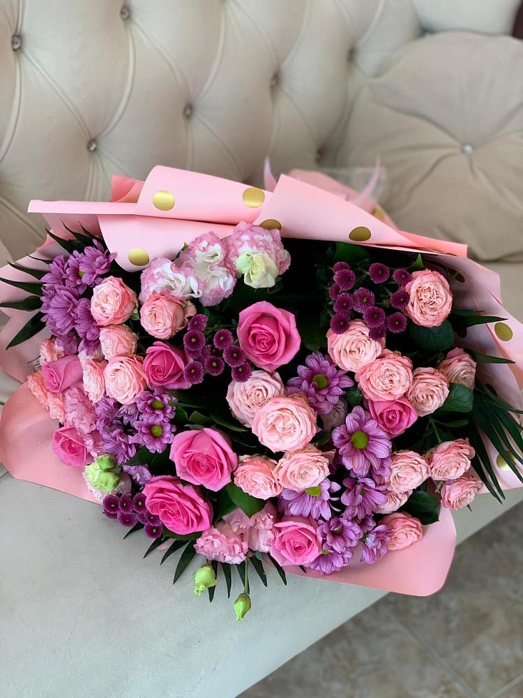 Букет цветов из: Хризантемы, Розы и Лизиантусы в Мурманске