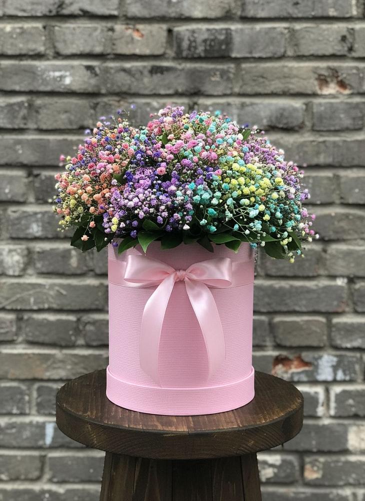 Цветочная композиция из Гипсофила и Розы в шляпной коробке в Мурманске