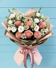 Букет цветов из:  Розы, Альстромерии и Лизиантусы в Мурманске