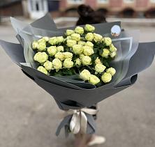 Букет Белые кустовые розы Солинеро в Мурманске