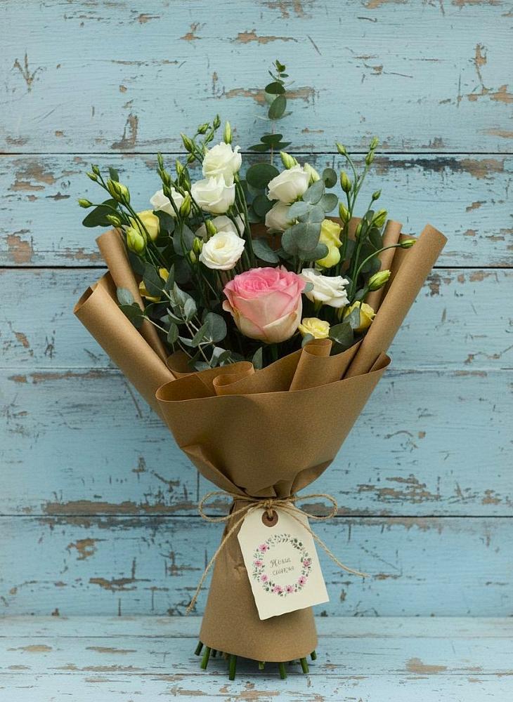 Букет цветов из: Розы и Лизиантусы в Мурманске