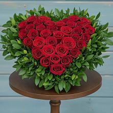 Цветочная композиция из Розы в виде сердца в Мурманске