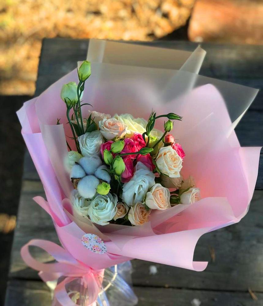 Букет цветов из: Розы и Лизиантусы в Мурманске