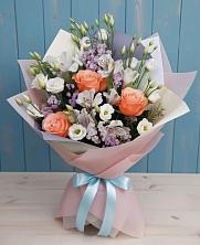 Букет цветов из:  Лизиантусы, Розы, Альстромерии и Гипсофила в Мурманске