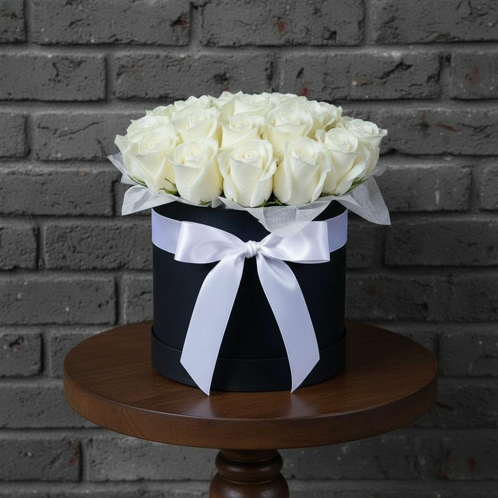 Цветочная композиция из Розы в шляпной коробке в Мурманске