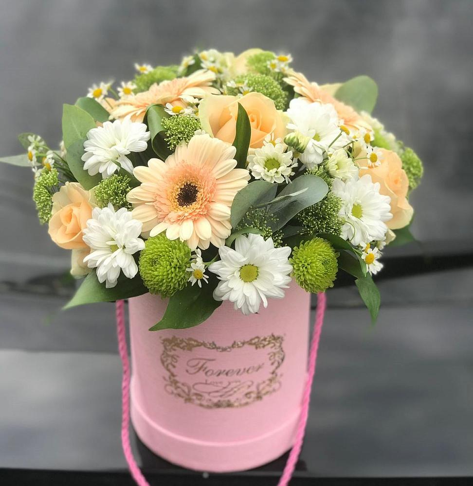 Цветочная композиция из Розы, Герберы и Хризантемы в шляпной коробке в Мурманске